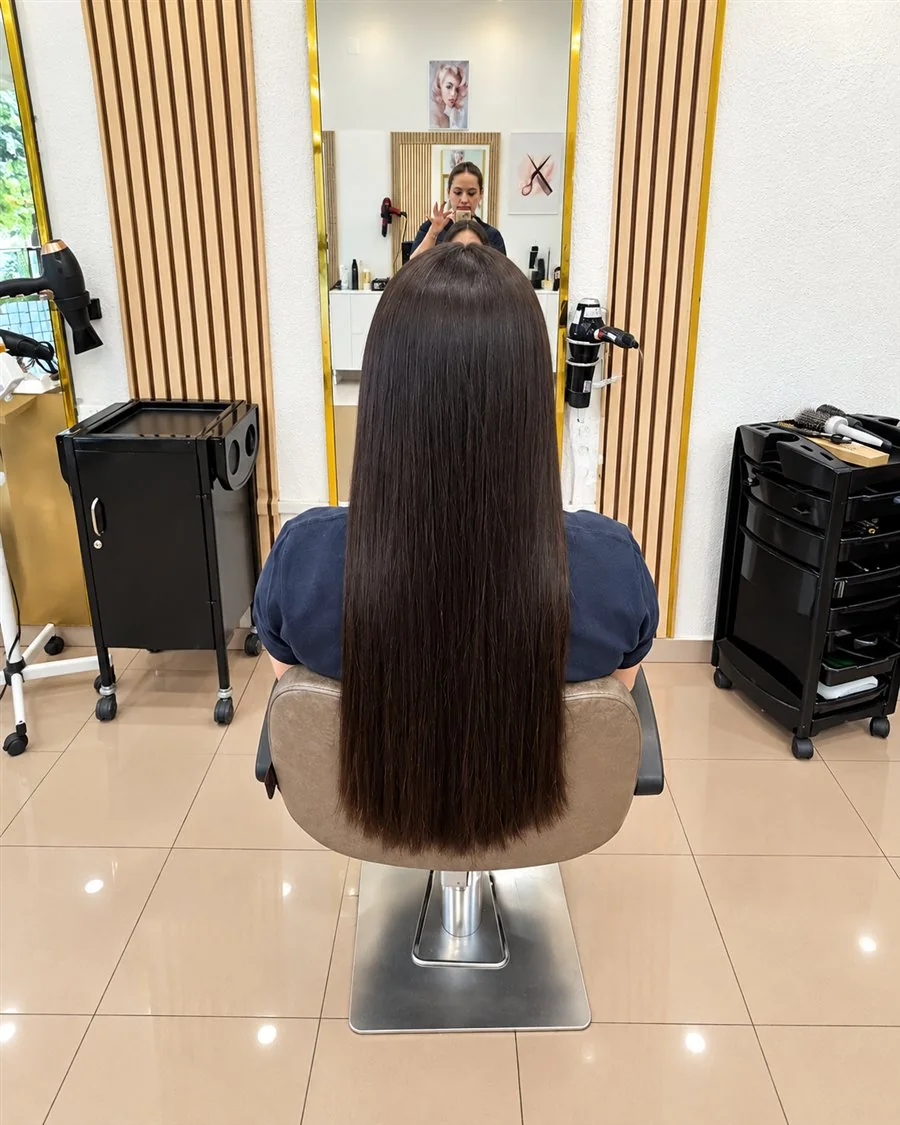 Cabello largo y liso después del servicio